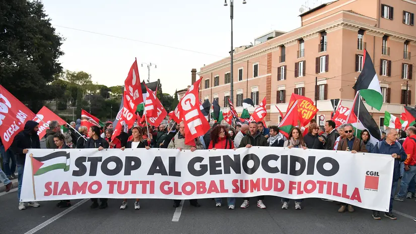 Protest manifestation for the blockage of the Global Sumud Flottilla by the Israeli Navy in the sea in front of Gaza Rome, October 2, 2025 ANSA/FABIO CIMAGLIA