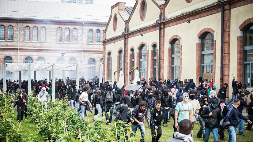 Manifestazione pro Palestina davanti alle Ogr per l'arrivo di Bezos e Ursula von der Leyen per Italian Tech Week. Torino 03 ottobre 2025 ANSA/TINO ROMANO