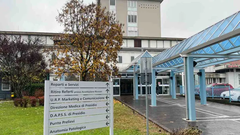 L'ingresso dell'ospedale di Desenzano - © www.giornaledibrescia.it
