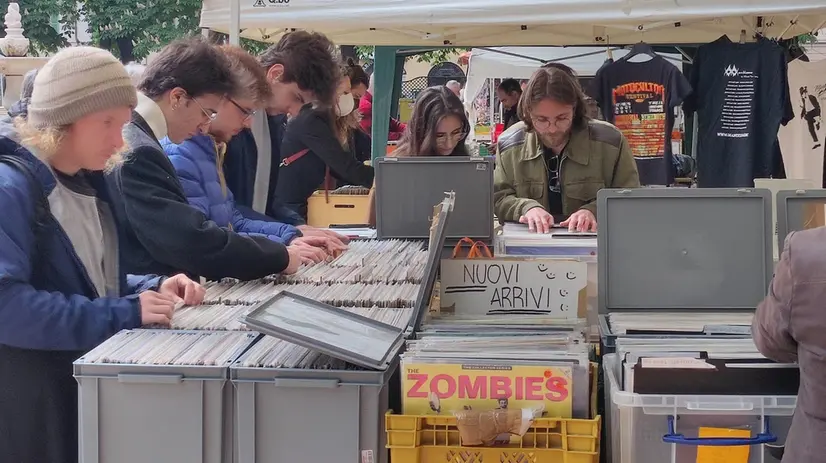 Tra le bancarelle della Fiera del disco