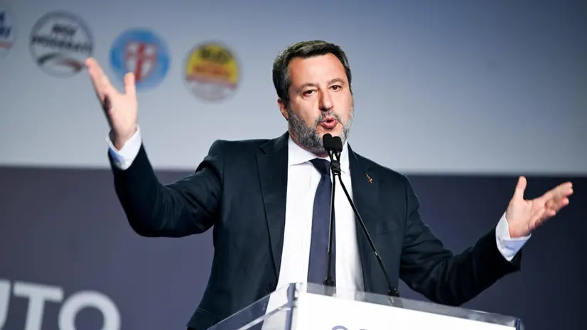 Il ministro delle infrastrutture e dei trasporti e leader della Lega, Matteo Salvini, in occasione del comizio del centrodestra a Lamezia Terme a sostegno della ricandidatura di Roberto Occhiuto alla presidenza della Calabria, 30 settembre 2025. ANSA/SALVATORE MONTEVERDE