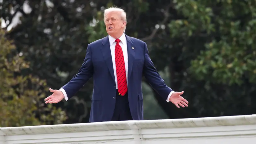 epa12284469 US President Donald J. Trump responds to a question from the news media as he tours the roof at the White House in Washington, DC, USA, 05 August 2025. President Trump has announced the construction of a new ballroom addition of approximately 90,000 total square feet of ornately designed and carefully crafted space, with a seated capacity of 650 people. EPA/SAMUEL CORUM / POOL