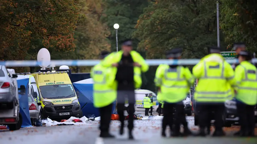 epa12426619 Police officers work at the scene of a fatal terror attack in Manchester, Britain, 03 October 2025. Two people died after a car and stabbing attack at a synagogue in Manchester on 02 October, and the attacker, who has been named as 35-year-old British citizen Jihad Al-Shamie, was shot by police. EPA/ADAM VAUGHAN
