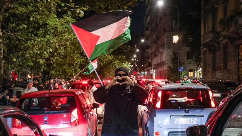 Presidio per la Palestina che si è tenuto questa sera a Milano, da piazzale Loreto a piazza della Scala