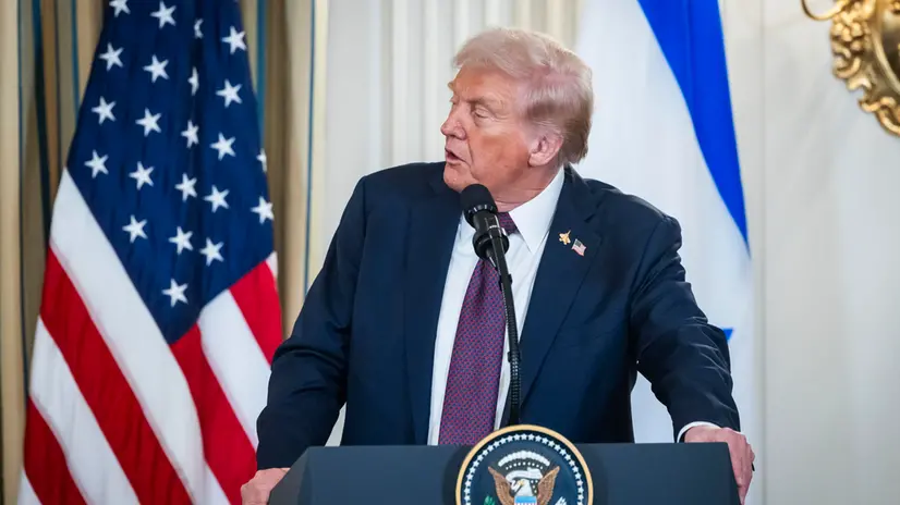 epa12415303 US President Donald Trump speaks at a press conference with Israeli Prime Minister Benjamin Netanyahu in the State Dining Room of the White House in Washington, DC, USA, 29 September 2025. In their meeting, Trump pressed Netanyahu to accept a peace deal to end IsraelÕs on-going war in Gaza, and for Hamas to free their remaining hostages. EPA/JIM LO SCALZO / POOL