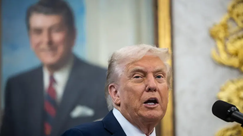 epa12417477 US President Donald Trump announces a drug-pricing deal with Pfizer in the Oval Office at the White House in Washington, DC, USA, 30 September 2025. EPA/FRANCIS CHUNG / POOL