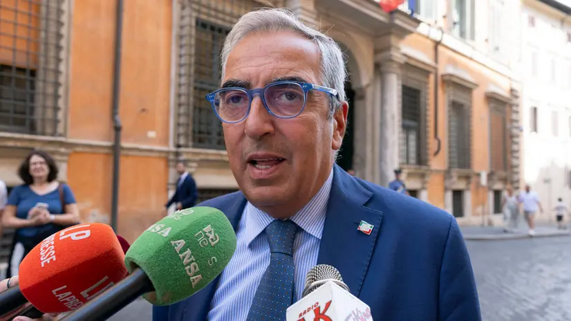 Il capogruppo di Forza Italia, Maurizio Gasparri fuori palazzo Giustiniani. Roma, 2 settembre 2025 ANSA/MASSIMO PERCOSSI