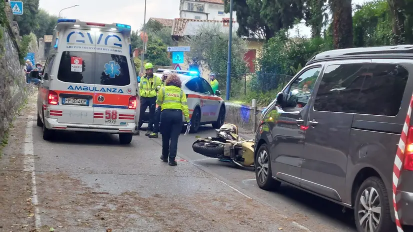 Incidente sulla Gardesana occidentale: una persona investita da una moto