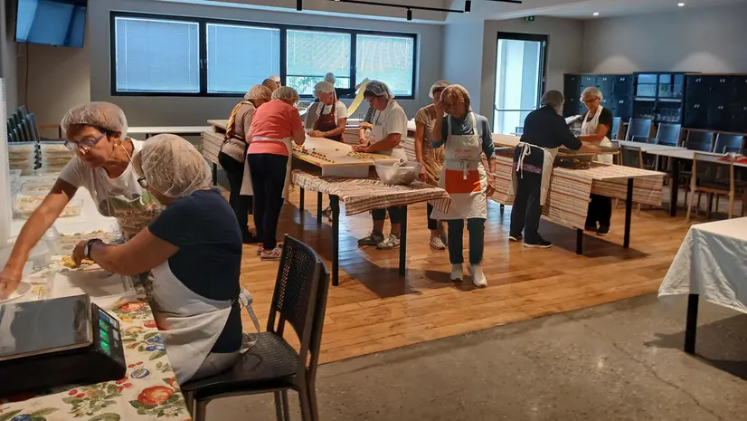 La preparazione di casoncelli e pasta fresca
