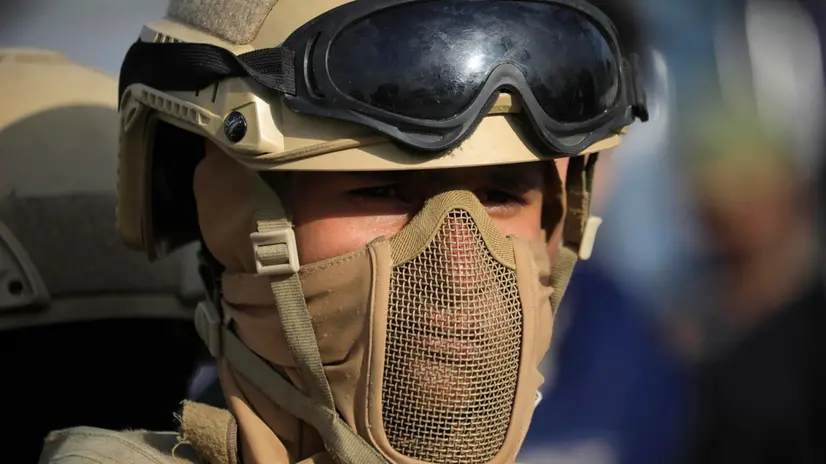 epa12408725 A Houthi soldier patrols a street amid high tension with Israel, in Sana'a, Yemen, 26 September 2025. Yemen's Houthis have been launching missile and drone attacks for approximately two years against Israel, in support of the Palestinian people in Gaza. The Houthi attacks have prompted Israel to launch airstrikes on Houthi-controlled cities in Yemen. EPA/YAHYA ARHAB