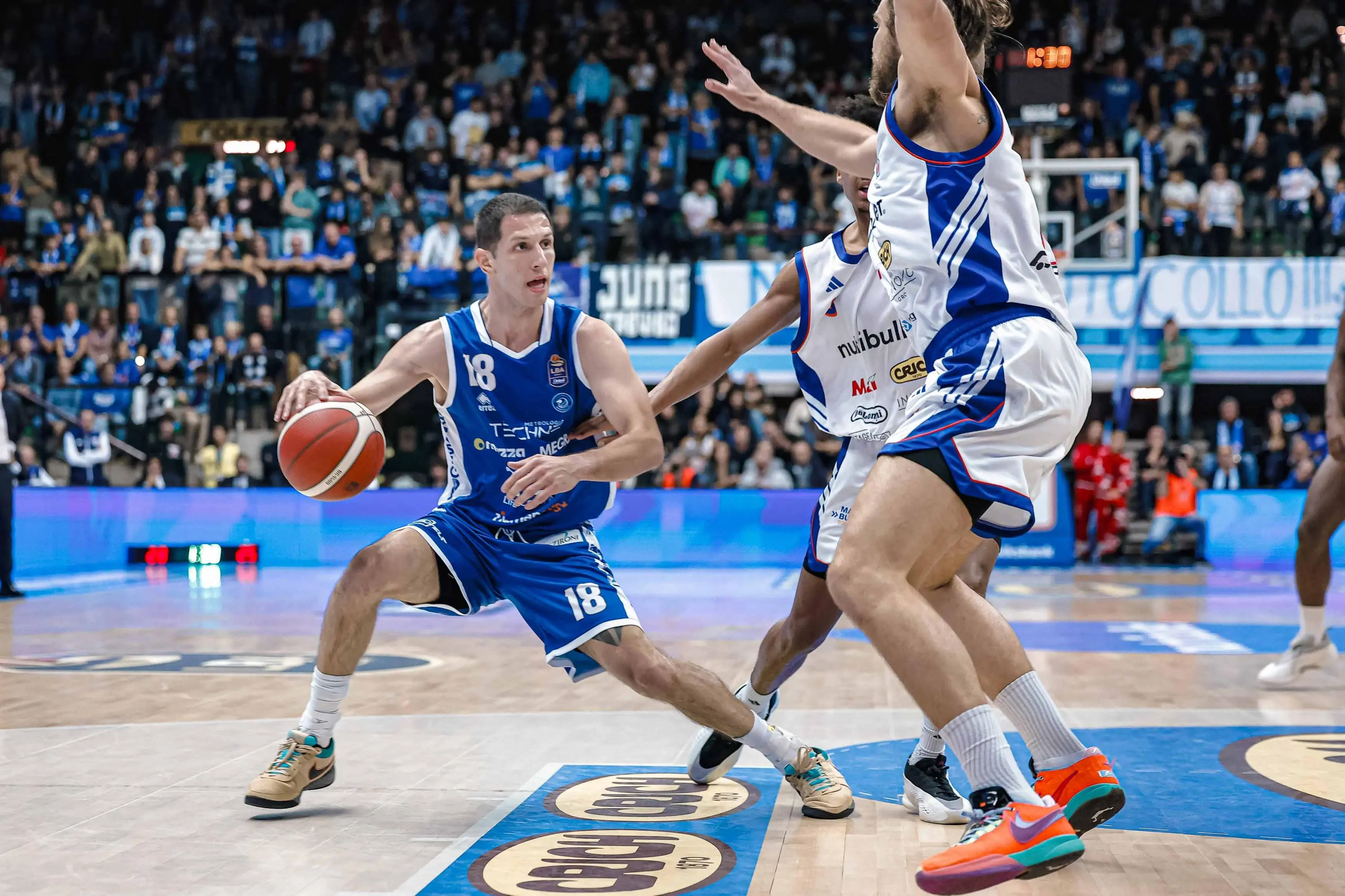 Basket, gli scatti di Germani-Treviso