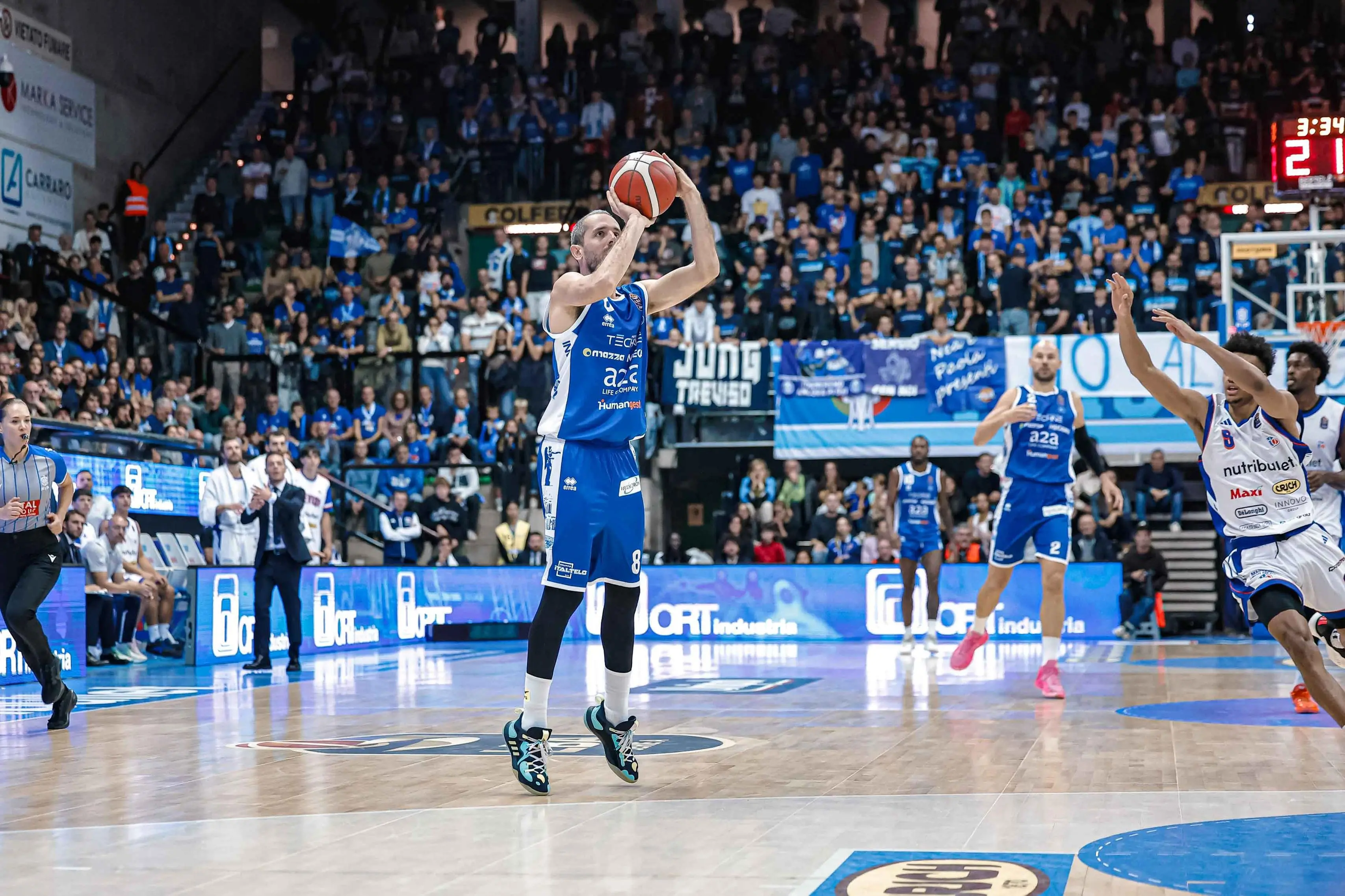 Basket, gli scatti di Germani-Treviso