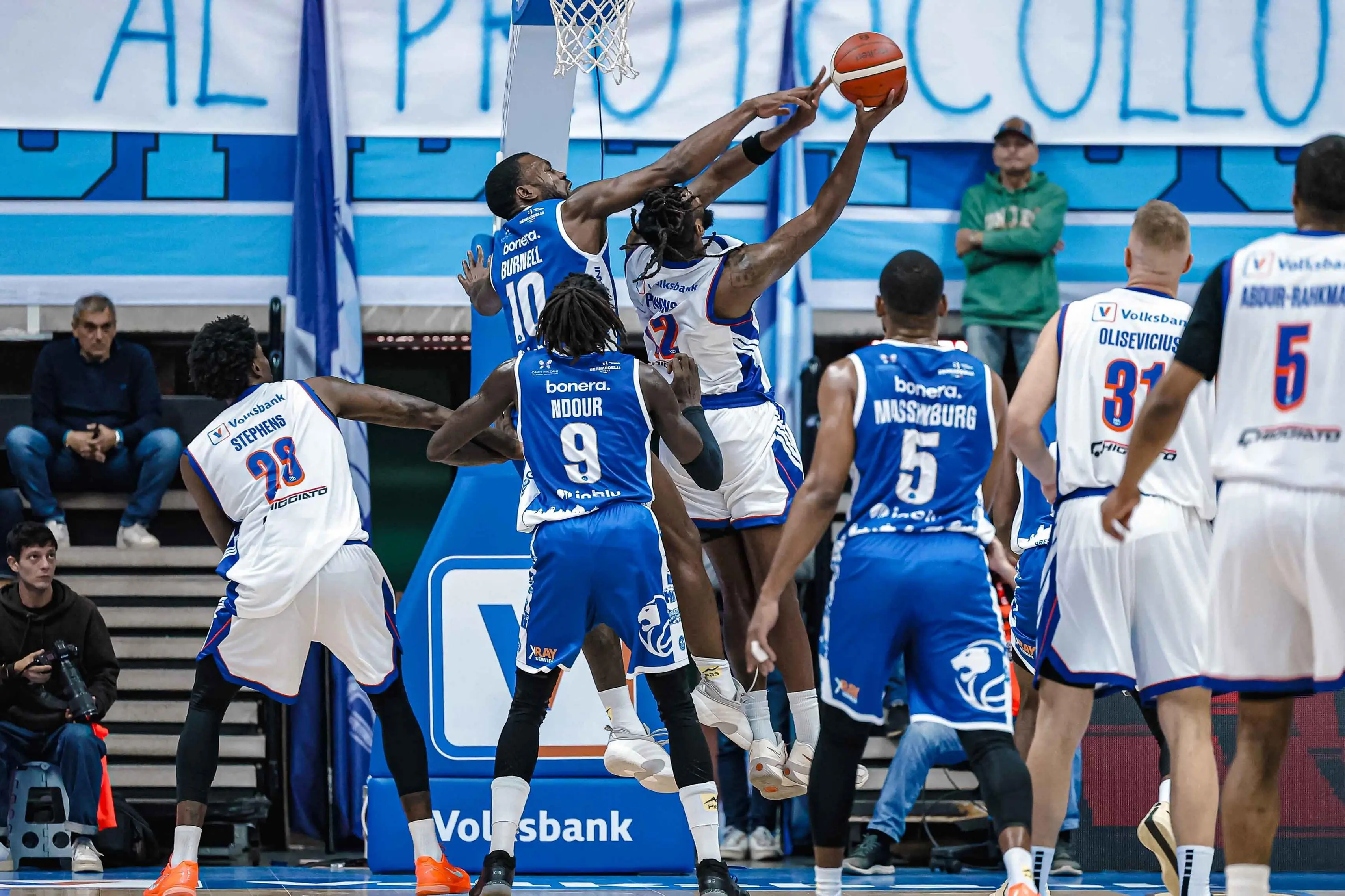 Basket, gli scatti di Germani-Treviso