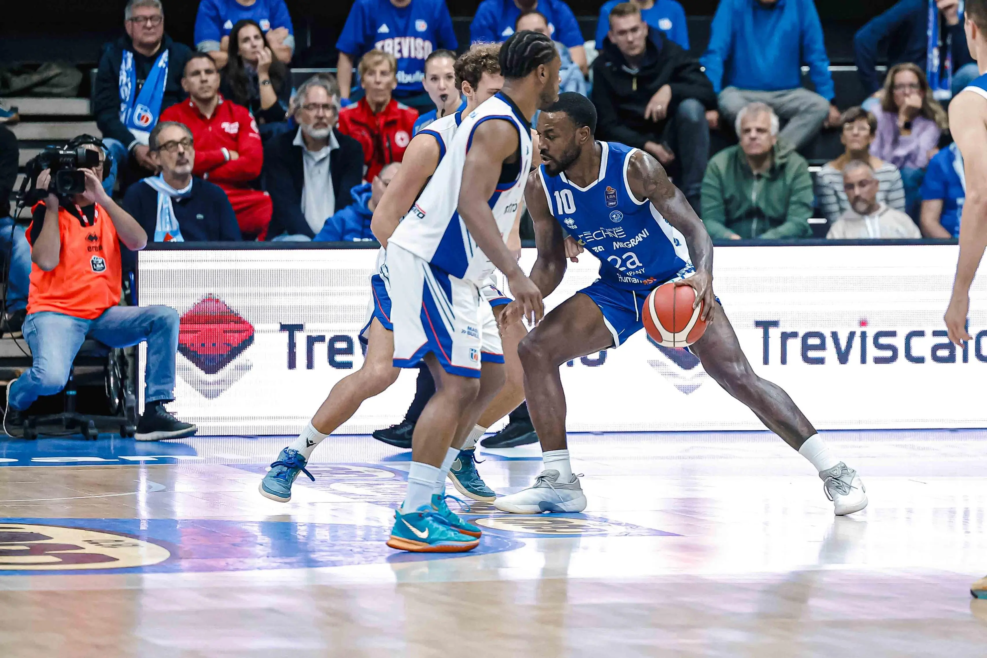 Basket, gli scatti di Germani-Treviso