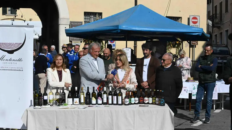 La Festa dell'uva è stata l’occasione per mostrare i prodotti enogastronomici - Foto Marco Ortogni/Neg © www.giornaledibrescia.it