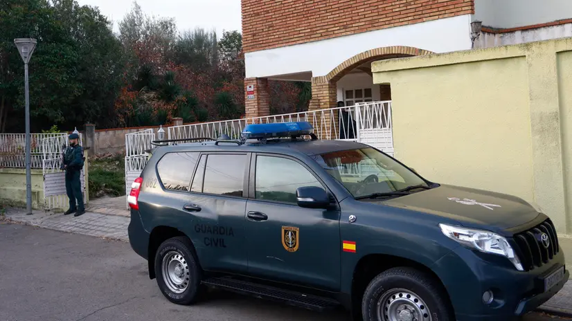epa11081985 An armed Spanish Civil Guard officer stands guard near a vehicle as they search a house in Martorell, Barcelona, Spain, 16 January 2024, during police operations in the cities of Rubi, Sant Pere de Ribes, Martorell and Merida against suspected members of jihad terrorist organizations in the country. Authorities have not yet disclosed the number of detainees or the charges against them. EPA/QUIQUE GARCIA ATTENTION EDITORS: FACE OF OFFICERS PIXELATED AT SOURCE IN ACCORDANCE WITH SPANISH LAW
