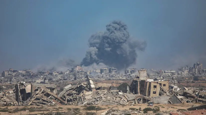 epa12424096 Smoke billows after Israeli airstrikes on Gaza City as seen from the northwest of Nuseirat refugee camp, Gaza Strip, 02 October 2025, as Palestinians are displaced southward from the Wadi Gaza following an Israeli announcement of the closure of Al-Rashid road toward the north. More than 66,000 Palestinians have been killed in the Gaza Strip since October 2023, according to the Palestinian Ministry of Health, and about 1,200 Israelis have been killed since the launch of an Israeli military campaign in response to a cross-border attack by Hamas on 07 October 2023. EPA/HAITHAM IMAD