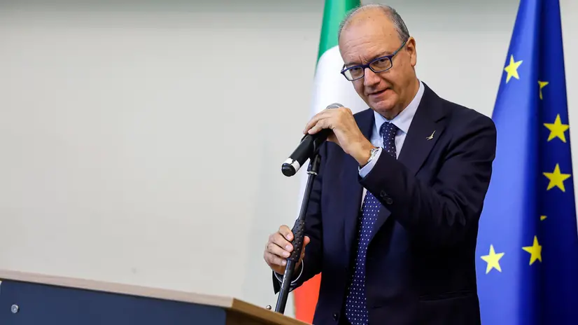 Il ministro dell'Istruzione e Merito Giuseppe Valditara durante la cerimonia di inaugurazione della nuova edizione del “Viaggio in Italia: la Corte costituzionale nelle scuole” presso il Liceo classico statale Giulio Cesare, Roma, 02 ottobre 2025. ANSA/ANGELO CARCONI