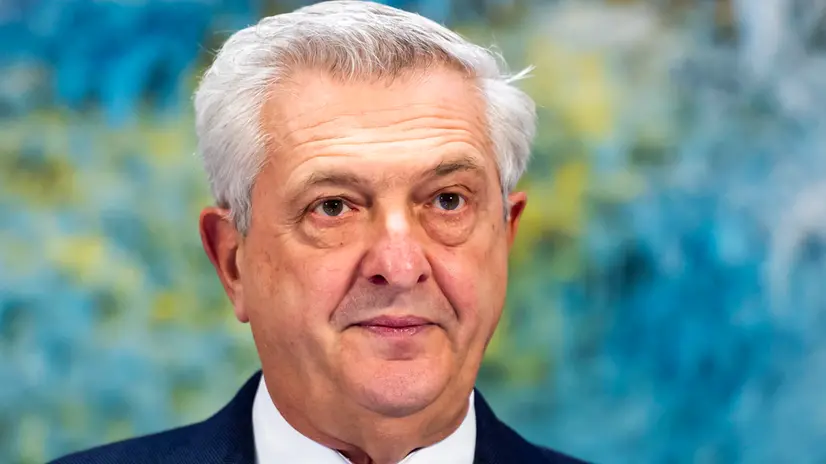 epa12434294 UN High Commissioner for Refugees (UNHCR) Filippo Grandi waits prior the UNHCR's 76th annual Executive Committee, at the European headquarters of the United Nations in Geneva, Switzerland, 06 October 2025. EPA/SALVATORE DI NOLFI