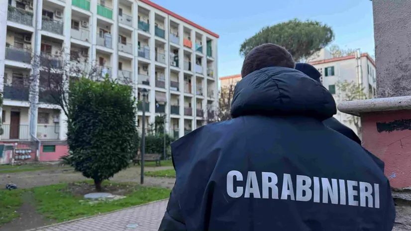 Un momento del servizio straordinario di controllo interforze 'Alto Impatto' nell'area del Quarticciolo, alla periferia di Roma, 05 dicembre 2024. ANSA/ CARABINIERI +++ ANSA PROVIDES ACCESS TO THIS HANDOUT PHOTO TO BE USED SOLELY TO ILLUSTRATE NEWS REPORTING OR COMMENTARY ON THE FACTS OR EVENTS DEPICTED IN THIS IMAGE; NO ARCHIVING; NO LICENSING +++ NPK +++