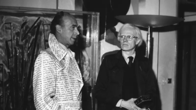 Guglielmo Achille Cavellini insieme a Andy Warhol - © www.giornaledibrescia.it