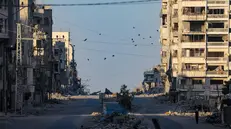 epa12435133 An empty Al Jalaa street as smoke rises following Israeli air strike during an Israeli military operation in Gaza City, Gaza Strip, 06 October 2025. According to the UN around 90 percent of the population or 1.9 million people in Gaza have been displaced since the start of the conflict. More than 67,000 Palestinians have been killed in the Gaza Strip since October 2023, according to the Palestinian Ministry of Health, and about 1,200 Israelis have been killed since the launch of an Israeli military campaign in response to a cross-border attack by Hamas on 07 October 2023. EPA/MOHAMMED SABER