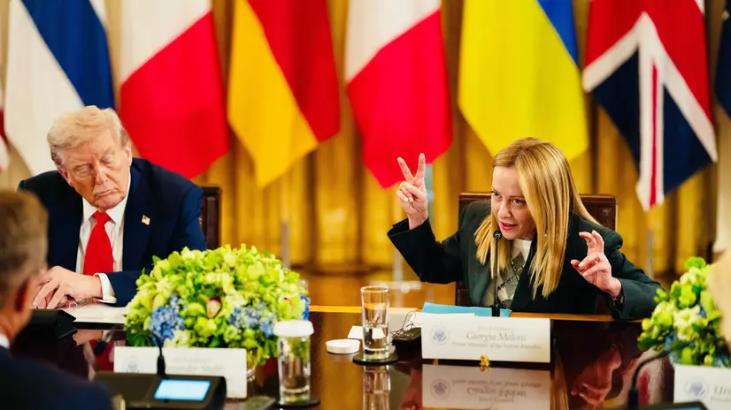 Il presidente degli Stati Uniti Donald Trump e la premier italiana Giorgia Meloni alla Casa Bianca durante i colloqui sulla guerra in Ucraina, cui hanno partecipato anche Volodymyr Zelensky e i leader europei, Washington, 19 agosto 2025 Ansa / Filippo Attili - ufficio stampa Palazzo Chigi ++FOTO DIFFUSA DALL'UFFICIO STAMPA DI PALAZZO CHIGI - USARE SOLO PER ILLUSTRARE OGGI LA NOTIZIA INDICATA NEL TITOLO - NON ARCHIVIARE – FOTO NON IN VENDITA - DA USARE SOLO PER FINI GIORNALISTICI - NPK+++