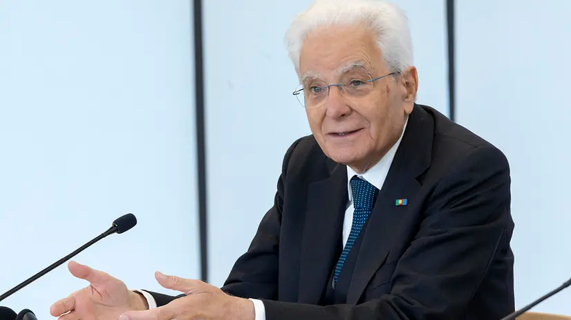 Baku- Il Presidente della Repubblica Sergio Mattarella rivolge il suo indirizzo di saluto in occasione della visita all'Università ADA - Azerbaijan Diplomatic Academy, oggi 1 ottobre 2025. (Foto di Paolo Giandotti - Ufficio Stampa per la Stampa e la Comunicazione della Presidenza della Repubblica)
