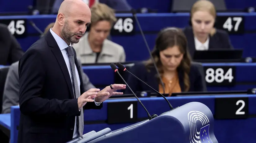 epa12366798 European Conservatives and Reformists Group co-chair Nicola Procaccini (L) addresses a 'State of the Union' debate at the European Parliament in Strasbourg, France, 10 September 2025. The current plenary session runs from 08 until 11 September 2025. EPA/RONALD WITTEK