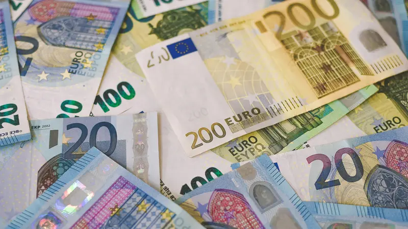 Euro in contanti - © www.giornaledibrescia.it