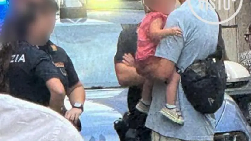 "Madre e figlia morte:Ford con bambina in braccio il 5 giugno - Nuova foto di 'Chi l'ha visto?', fermato perché bimba piangeva"