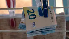 La Bce consiglia di tenere in casa soldi in contanti