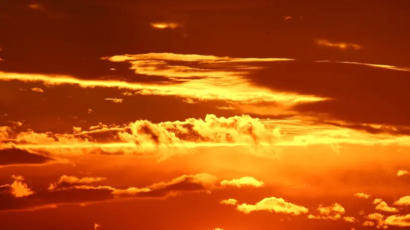 Un tramonto infuocato - © www.giornaledibrescia.it