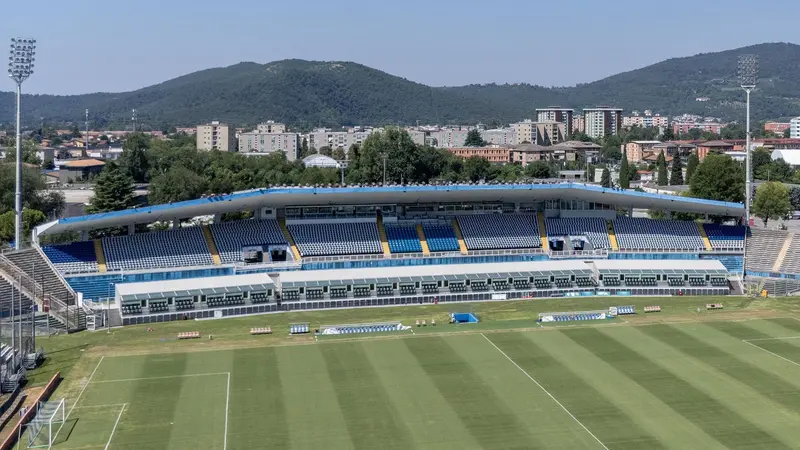 La tribuna centrale dello stadio Rigamonti - Media house Union Brescia