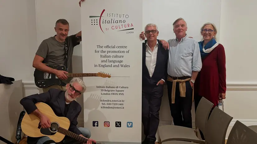A Londra: Piergiorgio Cinelli, Daniele Gozzetti, Piero Tarantola, Ugo Buizza, Ornella Tarantola - © www.giornaledibrescia.it