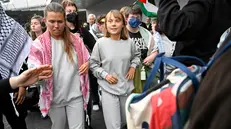epa12437675 Swedish activist Greta Thunberg (C) and other activists from the Global Sumud Flotilla, who were detained by Israeli forces while carrying humanitarian aid intended for Palestinians in the Gaza Strip, arrive at Arlanda Airport after their deportation, in Stockholm, Sweden, 07 October 2025. EPA/FREDRIK SANDBERG SWEDEN OUT
