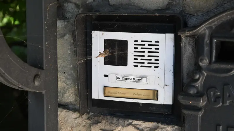 MARCHENO 10 ANNI SCOMPARSA MARIO BOZZOLI NELLA FOTO LE ABITAZIONI DI  MARIO E ADELIO BOZZOLI REDAZIONE PROVINCIA PER PIERPAOLO PRATI 07-10-2025  GABRIELE STRADA NEW EDEN GROUP 