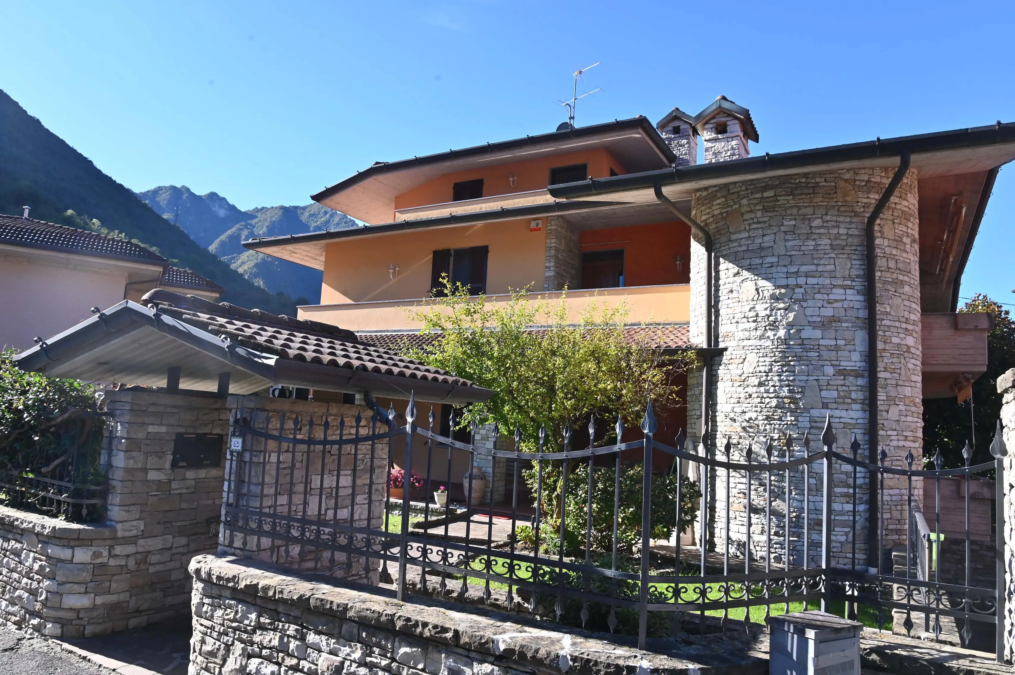 MARCHENO 10 ANNI SCOMPARSA MARIO BOZZOLI NELLA FOTO L' ABITAZIONE DELLA SORELLA  DI ADELIO E MARIO BOZZOLI REDAZIONE PROVINCIA PER PIERPAOLO PRATI 07-10-2025  GABRIELE STRADA NEW EDEN GROUP 