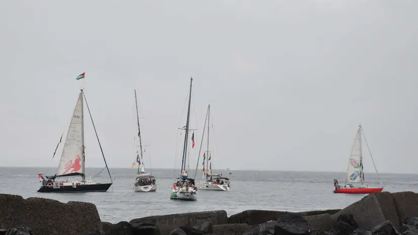 epa12410658 A flotilla of boats leaves the port of San Giovanni Li Cuti in Catania, Sicily, southern Italy, 27 September 2025. The Freedom Flotilla Coalition (FFC) and Thousand Madleens to Gaza (TMTG) announced the launch of a flotilla to Gaza of 10 boats from Catania, with dozens on board. EPA/ORIETTA SCARDINO