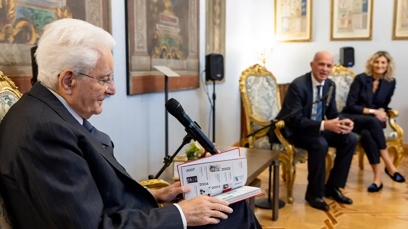 Roma - Il Presidente Sergio Mattarella con Carlo Feltrinelli, Presidente Gruppo Feltrinelli e una delegazione della Casa Editrice, oggi 7 ottobre 2025 (Foto di Paolo Giandotti - Ufficio per la Stampa e la Comunicazione della Presidenza della Repubblica)
