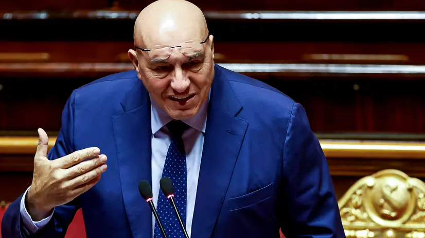 Il ministro alla Difesa Guido Crosetto in aula al Senato durante l’informativa urgente in ordine agli attacchi occorsi a danno della Global Sumud Flotilla e all’evoluzione della situazione sul fronte orientale europeo, Roma, 25 settembre 2025. ANSA/ANGELO CARCONI