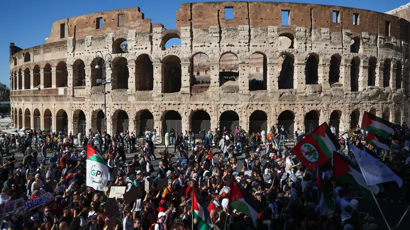 Manifestanti a Roma - Foto Ansa © www.giornaledibrescia.it