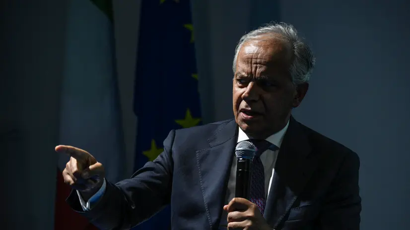 Matteo Piantedosi, Ministro dell’Interno intervistato da direttore del Corriere dell’Irpinia, Gianni Festa ad Avellino alla tre giorni di dibattiti organizzato ad Avellino per il 25° anniversario del Corriere dell' Irpinia 19 settembre 2025 ANSA / CIRO FUSCO