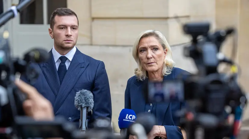 epa12345225 French leaders of the far-right party ‘Rassemblement National,’ Jordan Bardella (L) and Marine Le Pen (R), speak to media at the Hotel Matignon after a meeting with the French prime minister as part of talks with different political parties ahead of a confidence vote, in Paris, France, 02 September 2025. The French prime minister will face a confidence vote in parliament on 08 September. EPA/CHRISTOPHE PETIT TESSON