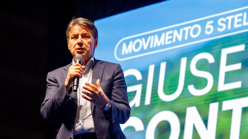 Pasquale Tridico ha chiuso la campagna elettorale per il centro sinistra a Corigliano Calabro insieme a Giuseppe Conte, Ely Schlein, Nicola Fratoianni, Riccardo Magi e Maurizio Acerbo.ANSA\ARENAFOTO