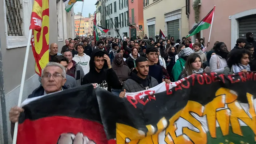 Il corteo per la Palestina - © www.giornaledibrescia.it
