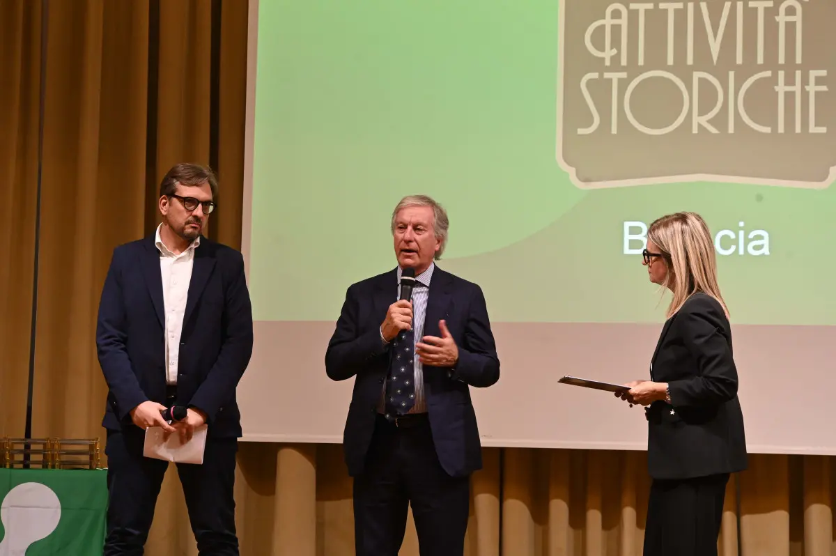La premiazione delle attività storiche di Brescia