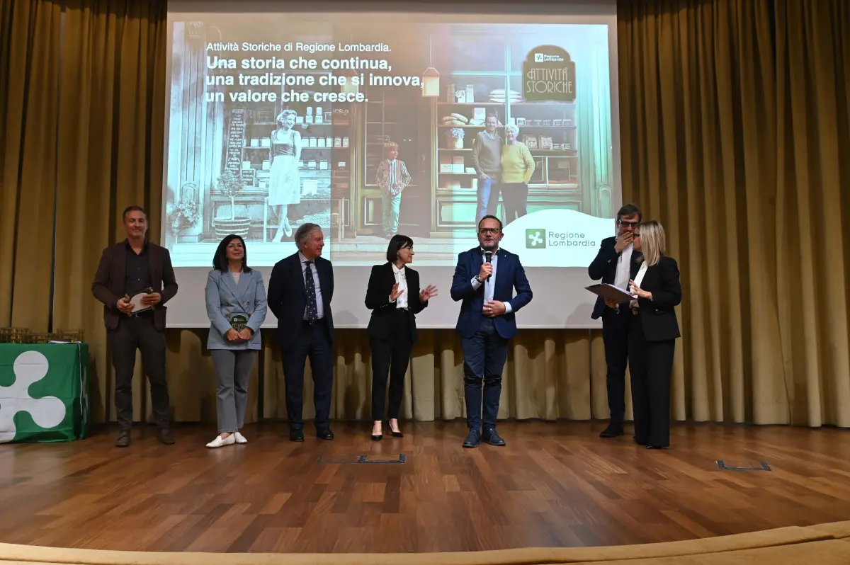 La premiazione delle attività storiche di Brescia