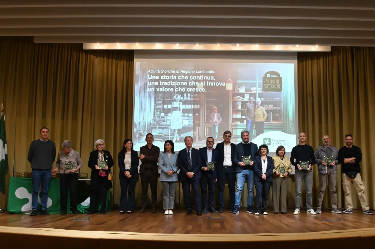 La premiazione delle attività storiche di Brescia