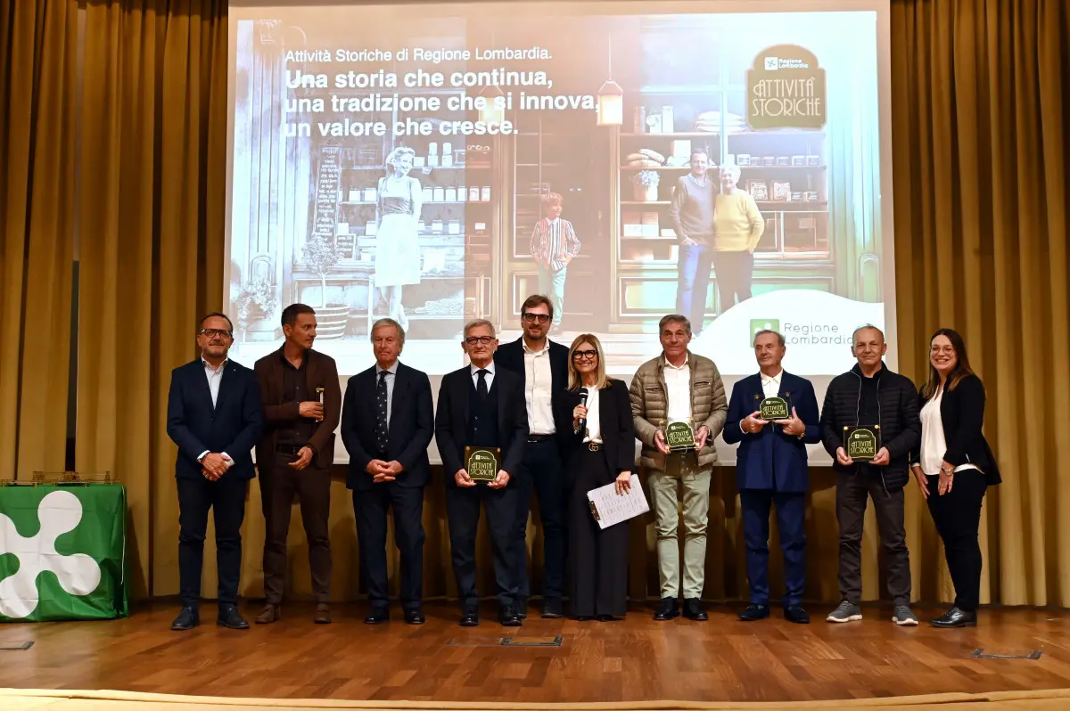 La premiazione delle attività storiche di Brescia